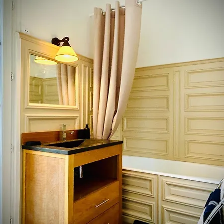 Maison De Maitre Dans La Nature Bessan