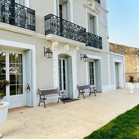 Maison De Maitre Dans La Nature Bessan