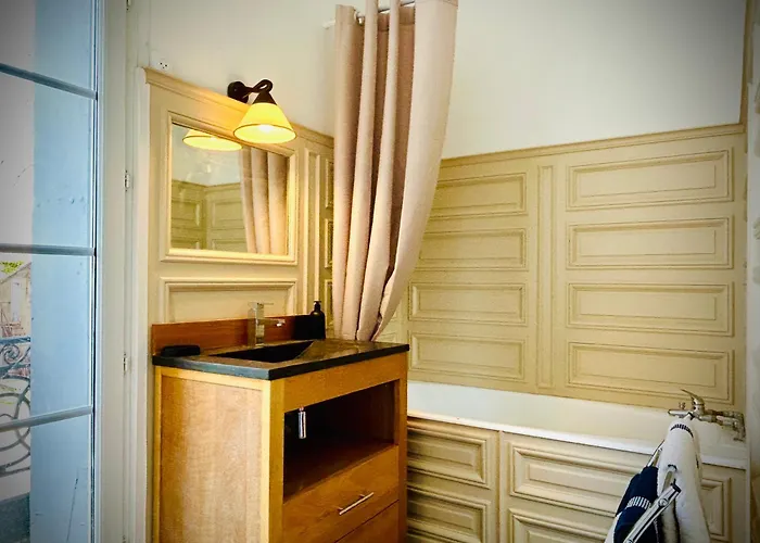 Maison De Maitre Dans La Nature Bessan