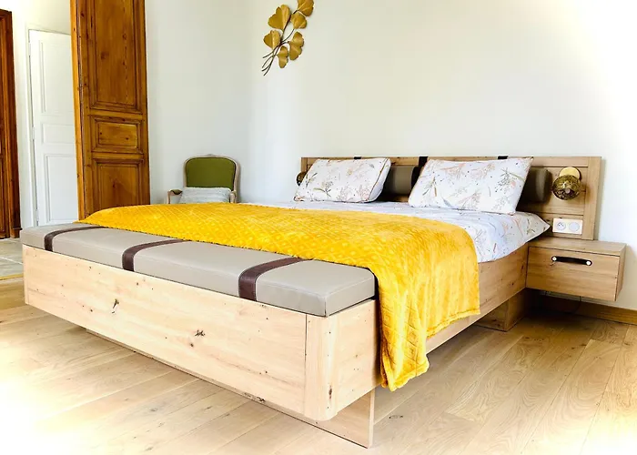 Maison De Maitre Dans La Nature